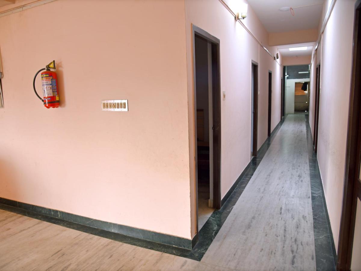 Hotel Aditya Puduccseri Kültér fotó