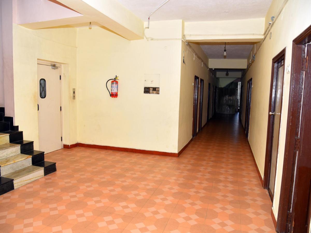 Hotel Aditya Puduccseri Kültér fotó