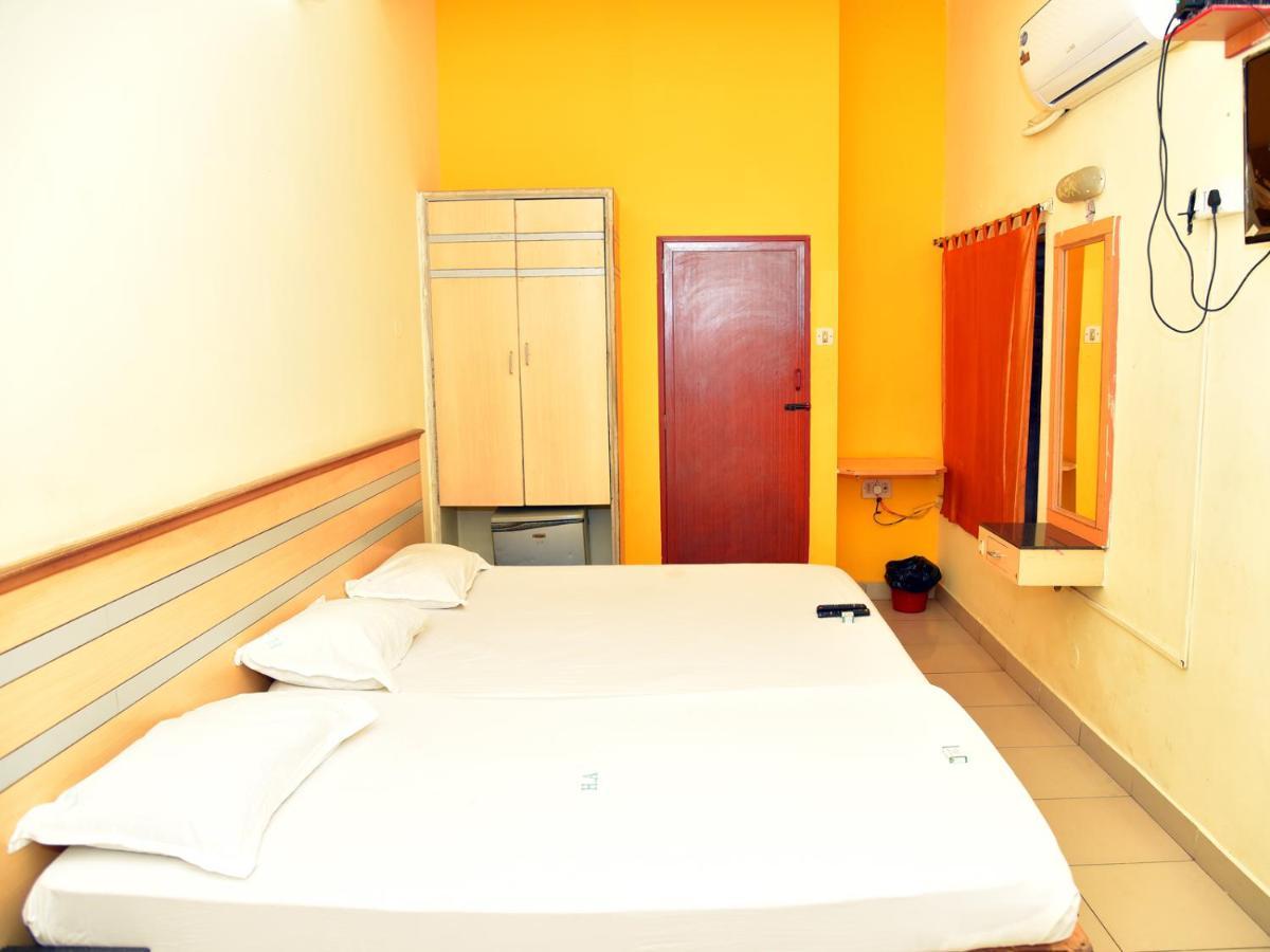 Hotel Aditya Puduccseri Kültér fotó