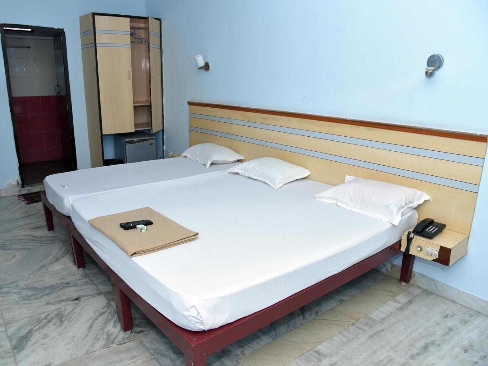 Hotel Aditya Puduccseri Kültér fotó