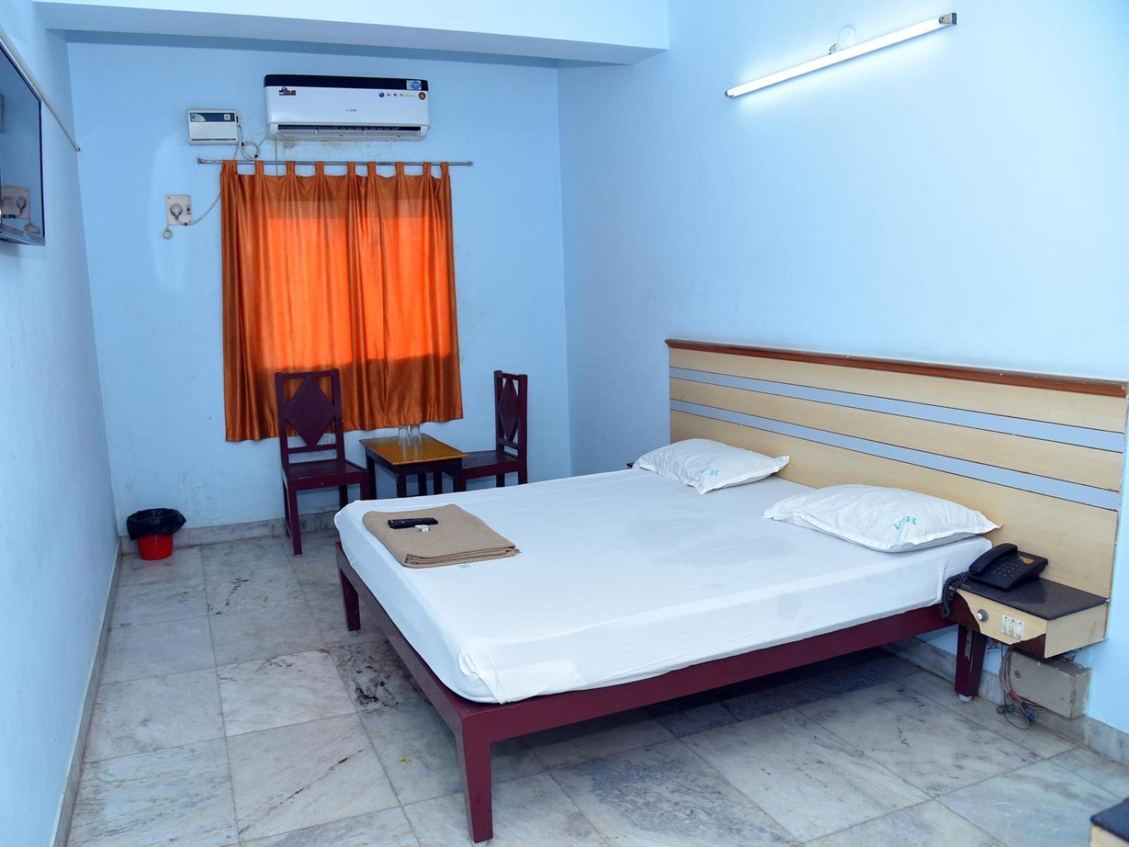 Hotel Aditya Puduccseri Kültér fotó