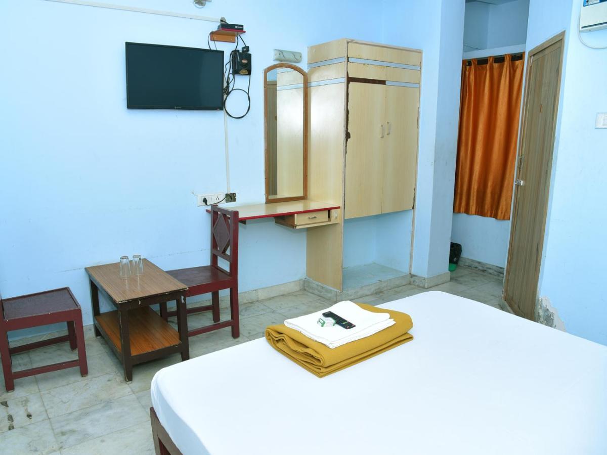 Hotel Aditya Puduccseri Kültér fotó