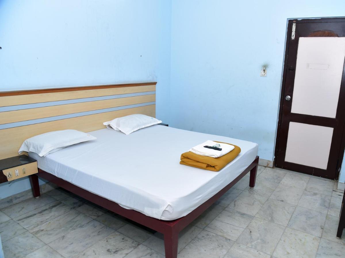 Hotel Aditya Puduccseri Kültér fotó
