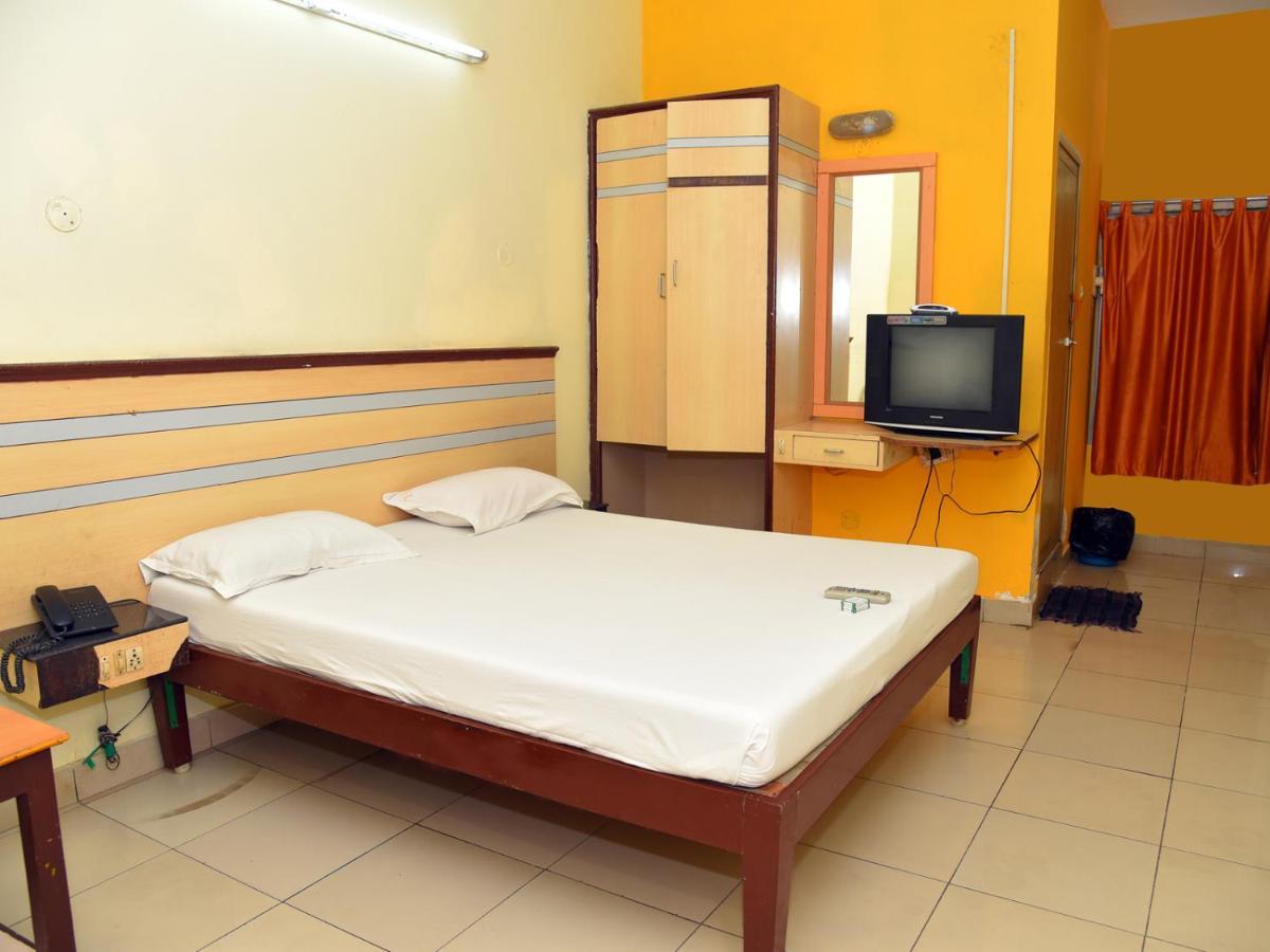 Hotel Aditya Puduccseri Kültér fotó