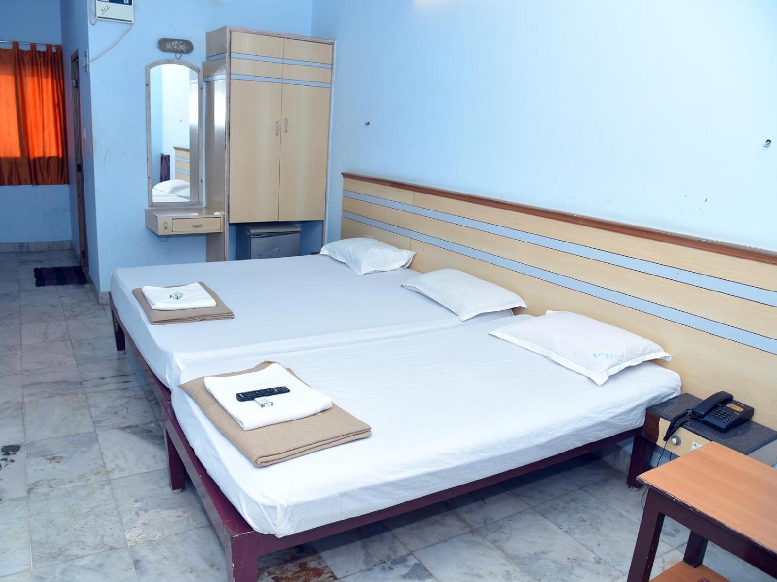 Hotel Aditya Puduccseri Kültér fotó
