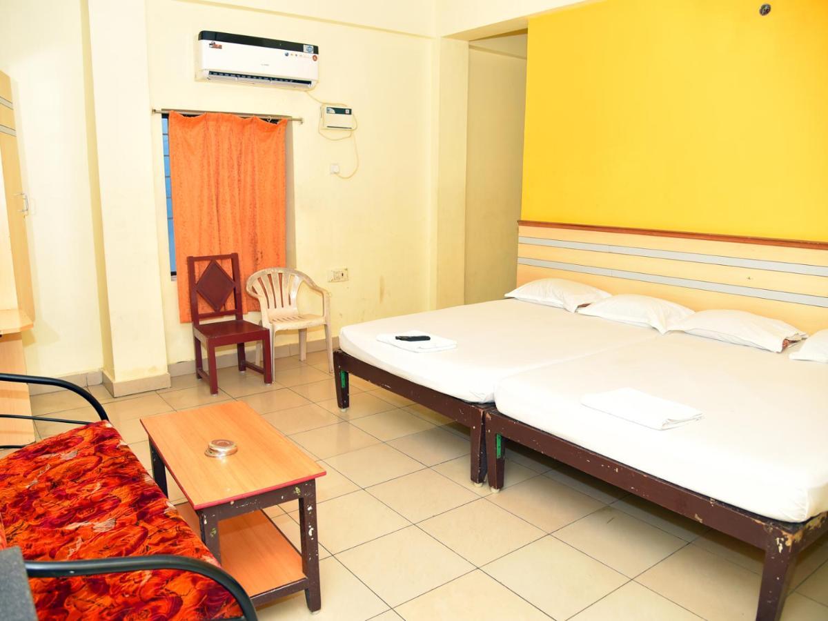 Hotel Aditya Puduccseri Kültér fotó