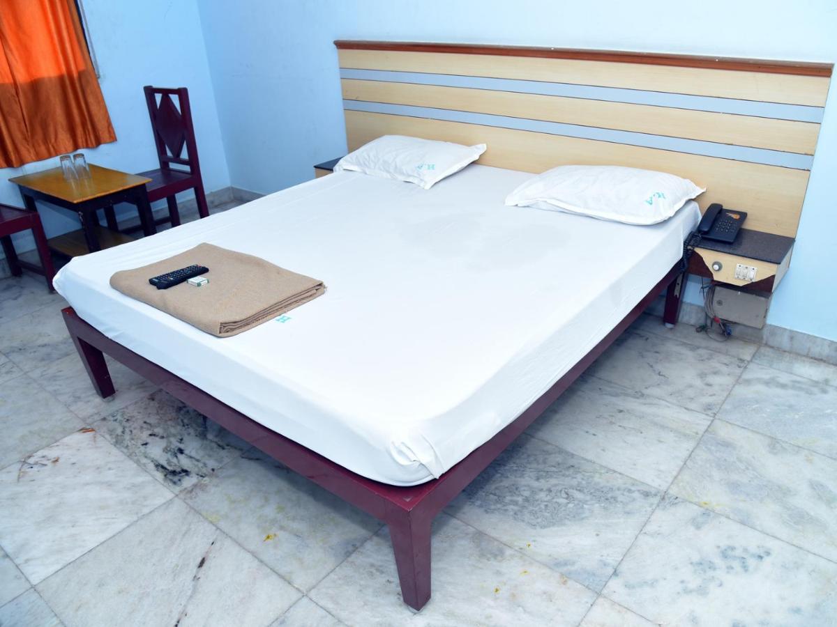 Hotel Aditya Puduccseri Kültér fotó