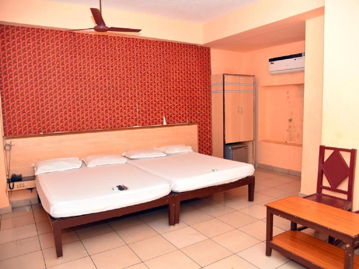 Hotel Aditya Puduccseri Kültér fotó