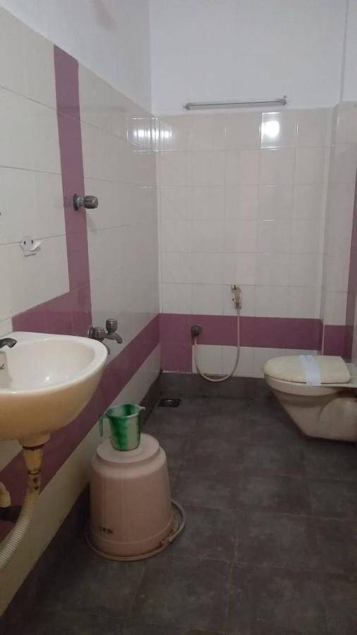 Hotel Aditya Puduccseri Kültér fotó